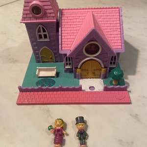 1993 Blue Bird Toys Polly Pocket Pollyville Wedding Chapel with 3 Polly’s