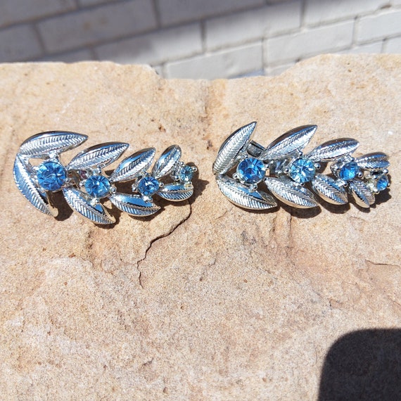 Vintage Coro rhinestone leaf clip earrings - image 9