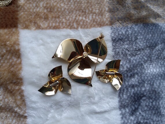 Sarah Coventry brooch and earrings Golden Trilliu… - image 4