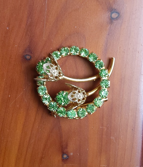 Vintage green rhinestone flower circle brooch