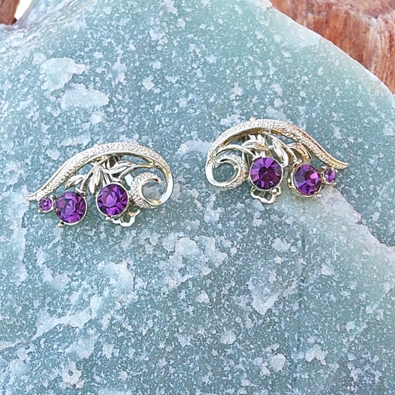 Vintage Lisner purple rhinestone earrings - image 9