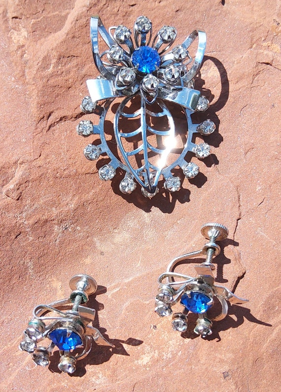 Bugbee and Niles brilliant blue rhinestone brooch 