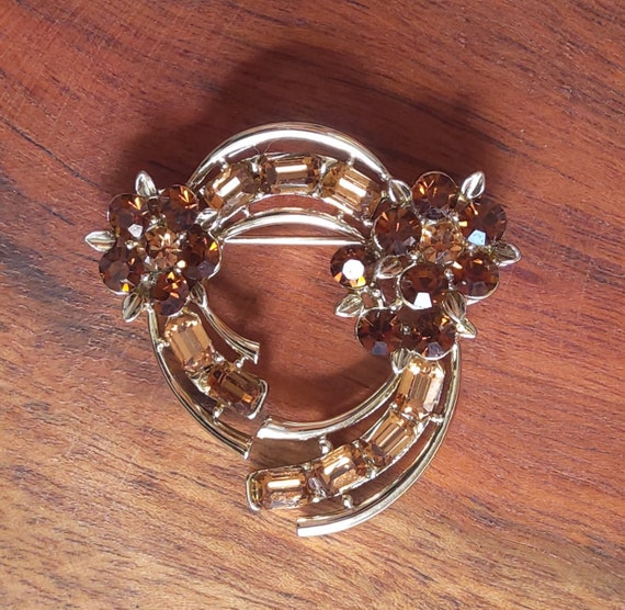 Vintage Lisner smokey quartz brooch - image 3