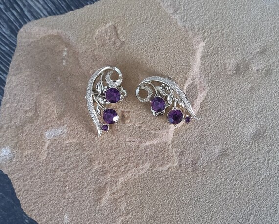 Vintage Lisner purple rhinestone earrings - image 2