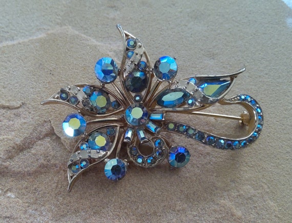 Vintage Hollycraft Blue Aurora Borealis Rhinestone Flower Brooch