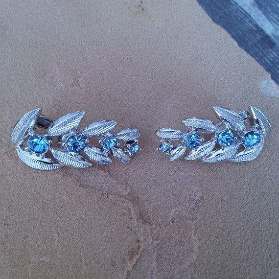 Vintage Coro rhinestone leaf clip earrings - image 5