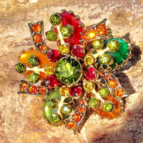 Vintage Selini rhinestone brooch