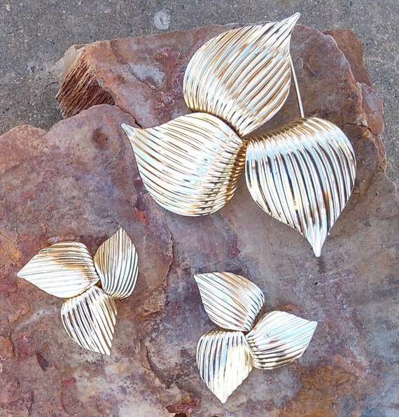 Sarah Coventry brooch and earrings Golden Trilliu… - image 3