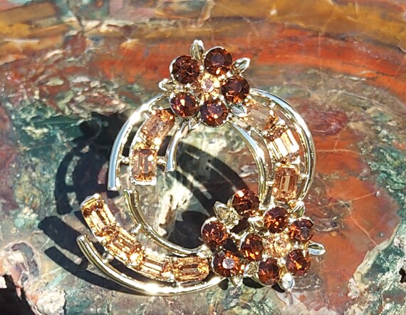 Vintage Lisner smokey quartz brooch - image 5