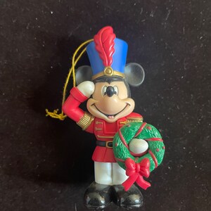 Cascanueces Mickey Mouse con corona Adorno Walt Disney Santa's Workshop