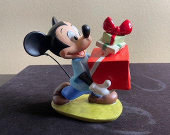 Walt Disney Classics Collection Mickey Mouse "Pluto's Christmas Tree- Presents for my Pets" figurine 1995 Holiday Annual