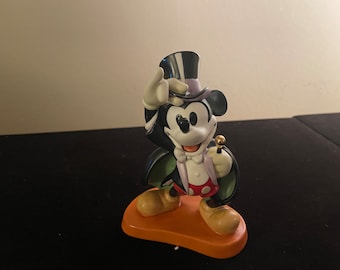 Magician Mickie “On with the show!” 1997 membership sculpture Walt Disney Classics Collection