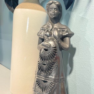 Elegant Expecting Mother Statue. Barro Negro. Authentic Mexican Black pottery made in Oaxaca. Delighted Pregnant mother. Baby shower gift