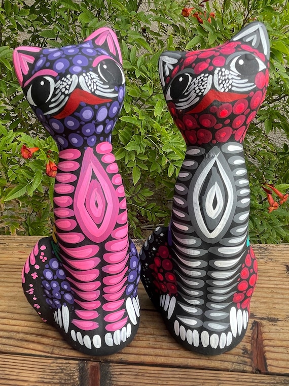 【メキシコ製】Risidoro Mexico／猫の置物 （紫） Hand Painted Stretched Cat Figurine – Mexican Folk Art Clay Cat