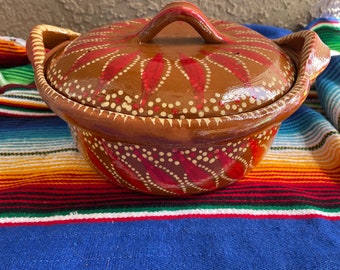 3.25 qt Beautiful Mexican handmade cazuela with lid/ pot / hand painted terra-cotta/clay/ barro Bean pot / lemon color