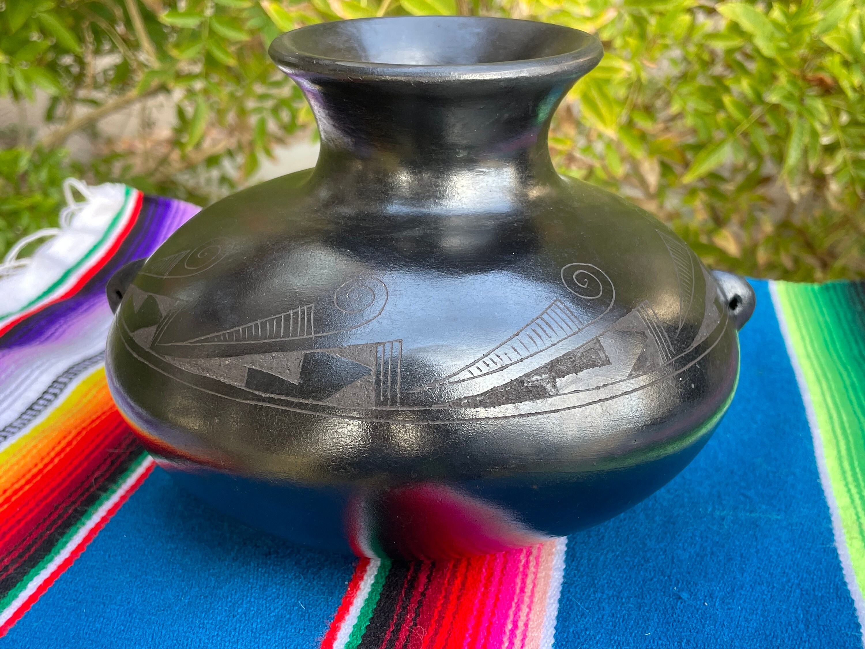 Master Potter Pablo Mateos Ortega. Beautiful Handmade Barro Negro Vase / Black Clay. Tonola, Jalisco. Incised Pottery.
