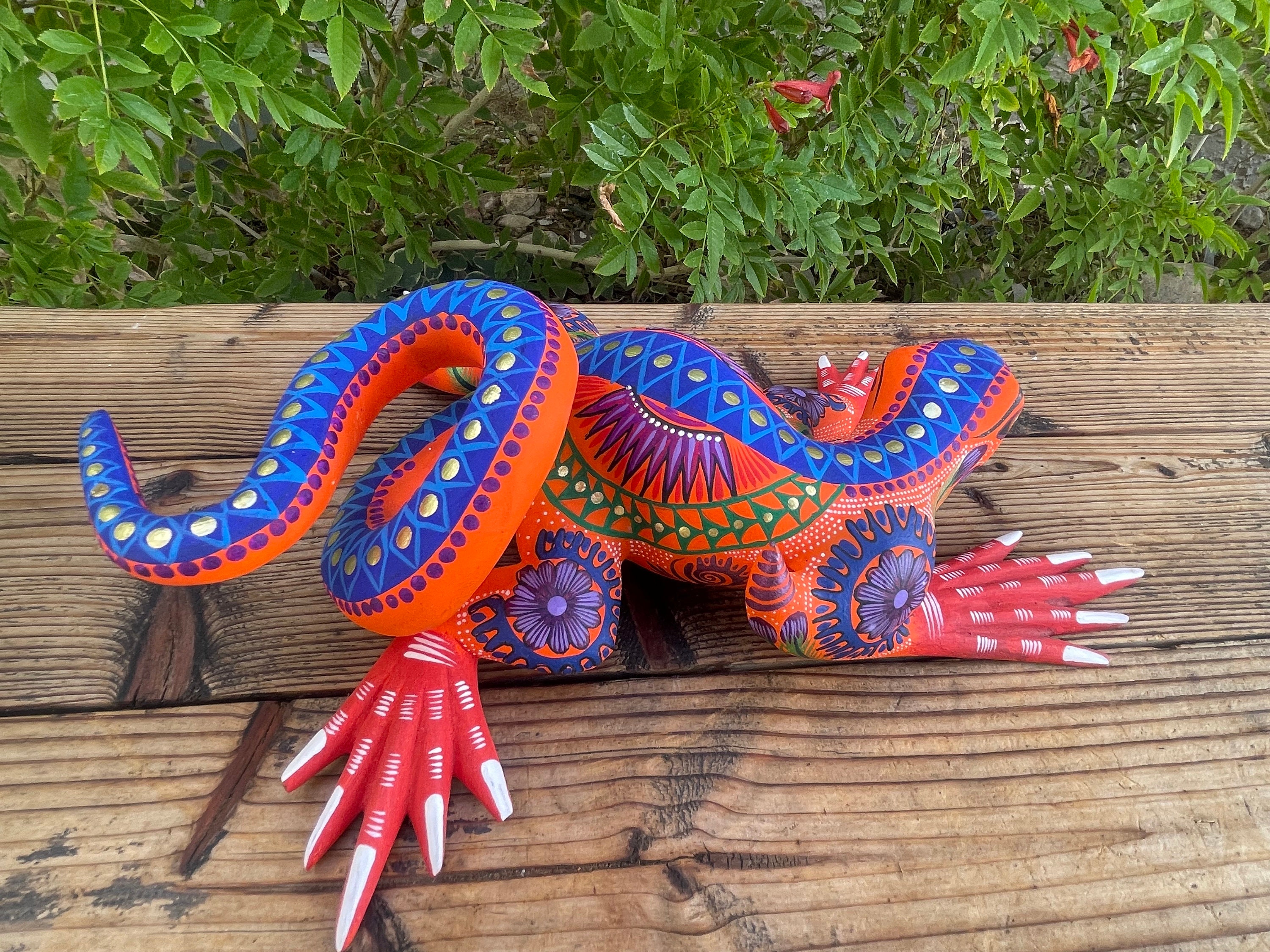 Alebrije Iguana Large – Hand Carved Oaxaca Wood Folk Art Sculpture