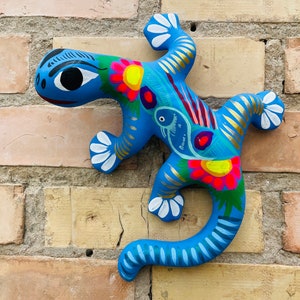 Mexican Folk Art Hand Painted Salamander / Gecko / Lizard . Wall Décor.  Colorful hand painted clay figurine. Matte