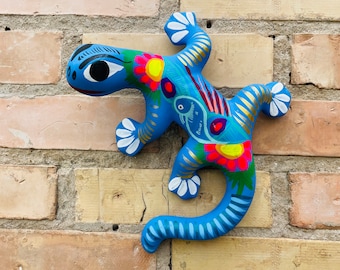 Mexican Folk Art Hand Painted Salamander / Gecko / Lizard . Wall Décor.  Colorful hand painted clay figurine. Matte