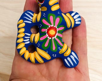 Mini Clay Iguana / Lizard. Hand Painted Mexican Folk Art. Wall Décor.  Colorful hand painted clay figurine. Matte