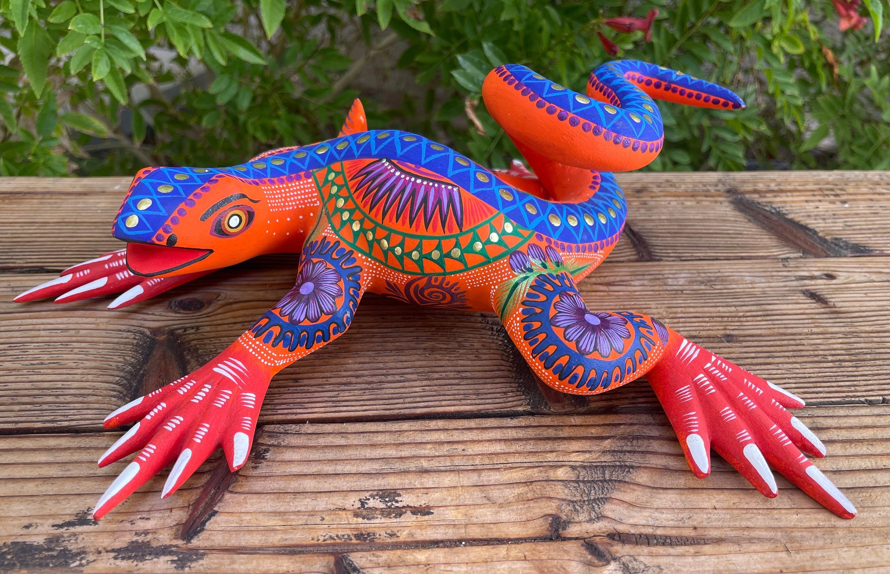 シャコガイ 置物 オブジェ Alebrije Iguana Large – Hand Carved Oaxaca Wood Folk Art Sculpture