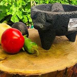 Authentic Molcajete Pig. 100% volcanic rock. Lava rock Mortar and Pestle Salsa Bowl. Guacamole. Herb grinding tool. Made in Mexico.
