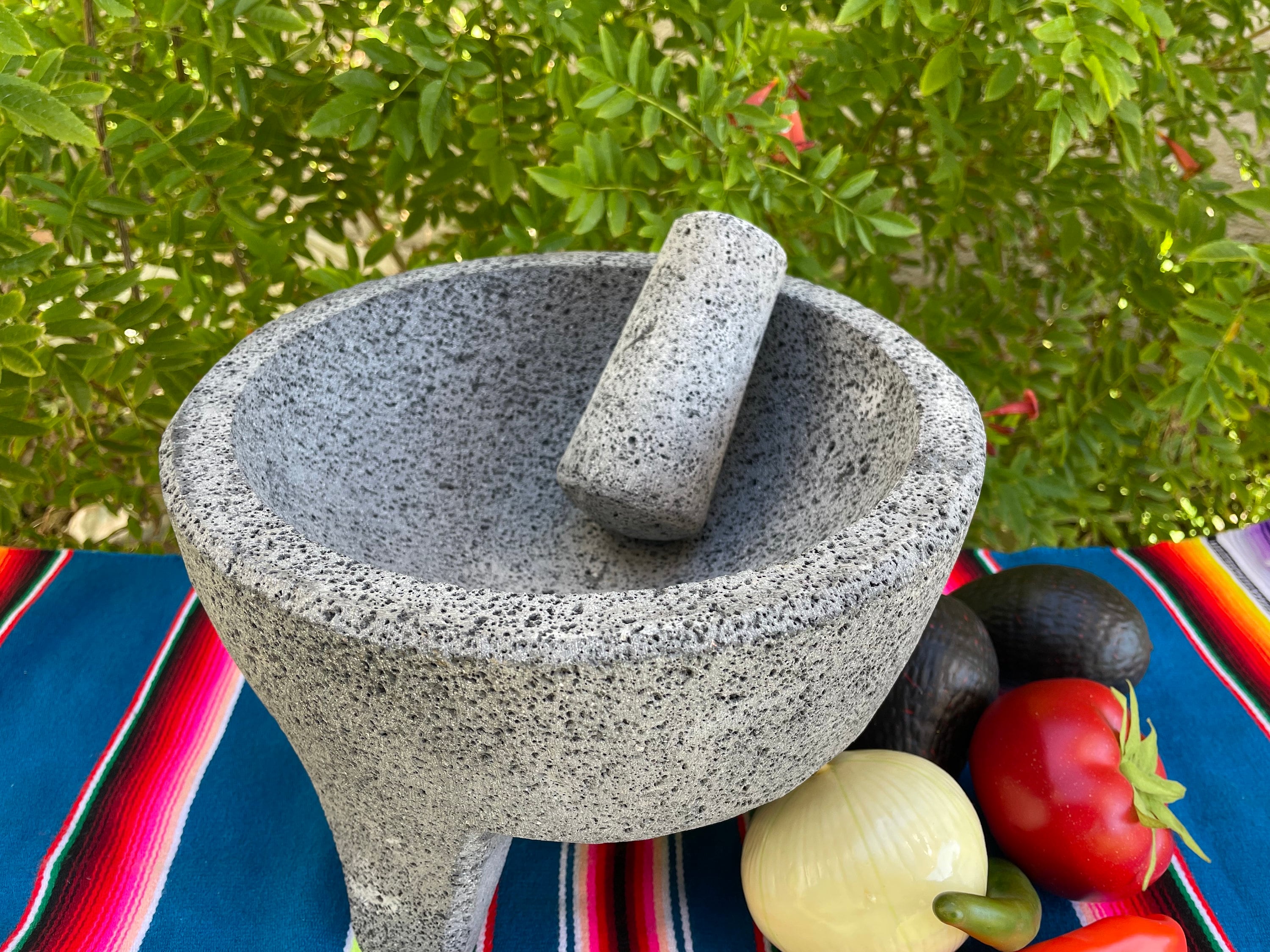 Large Mortar And Pestle – 4 Cup Unpolished Granite Bowl Molcajete Mexican Mortar Handmade Stone Grinder For Guacamole Pastes Pestos In Family Day Mortar And Pestle Gray 8 Inches