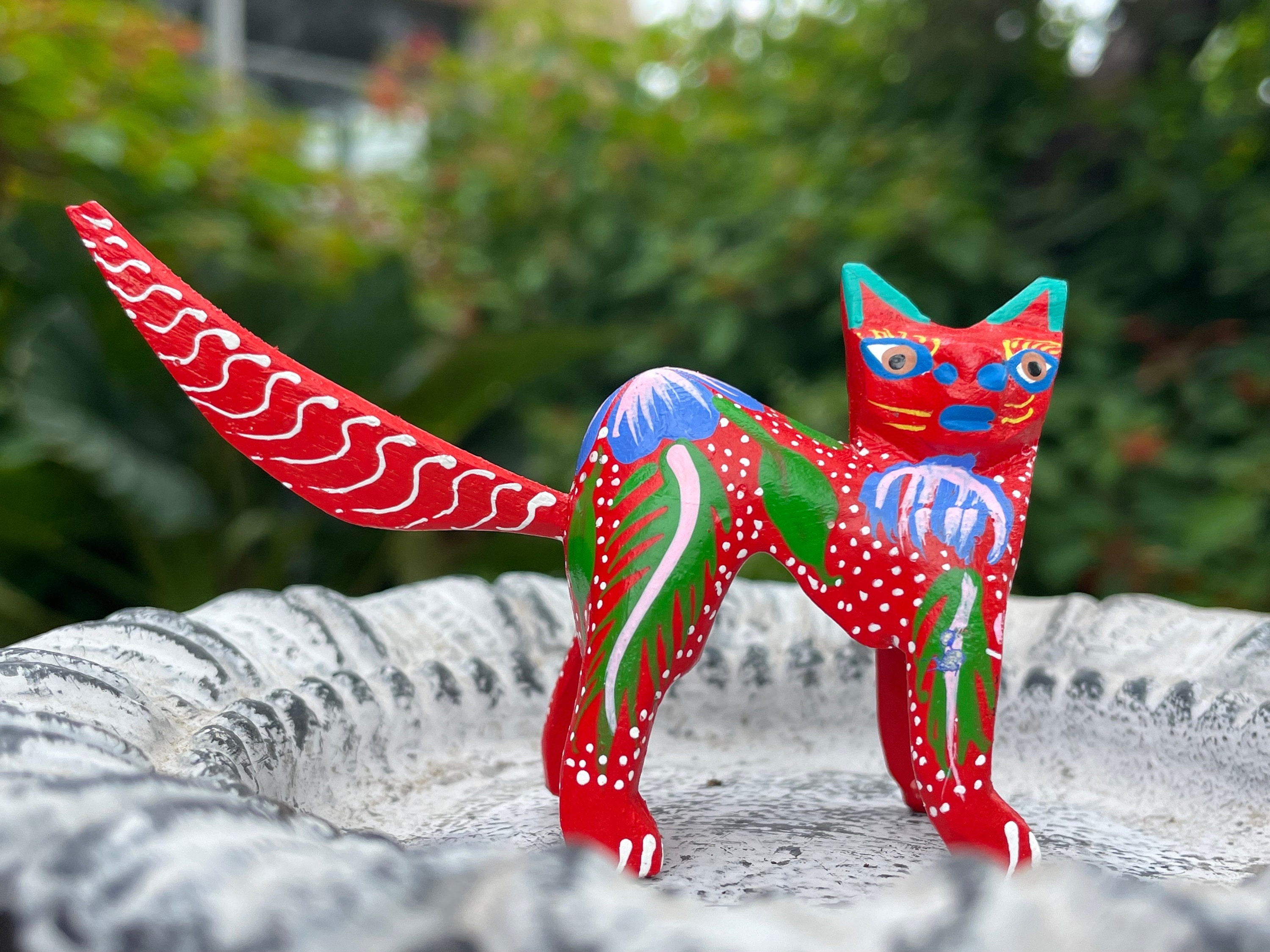 【メキシコ製】Risidoro Mexico／猫の置物 （紫） Hand Painted Stretched Cat Figurine – Mexican Folk Art Clay Cat
