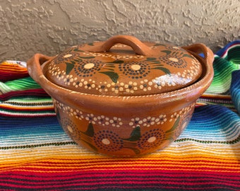 3.25 qt Beautiful Mexican handmade cazuela with lid/ pot / hand painted terra-cotta/clay/ barro Bean pot / lemon color