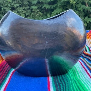 Beautiful Barro Negro Vase.  Purse Shaped Vase.  Made in Mexico. Black Clay / Oaxaca Clay