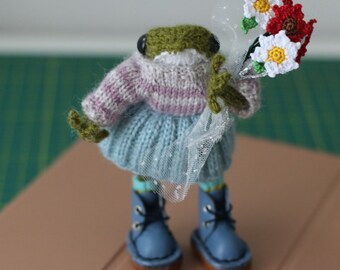 Handmade Knitted Frog, Handmade Knitted Frog red shoes  , Handmade Frog,KNITTING Frog's Deer Sweater,knitted frog,frog in a white dress,frog