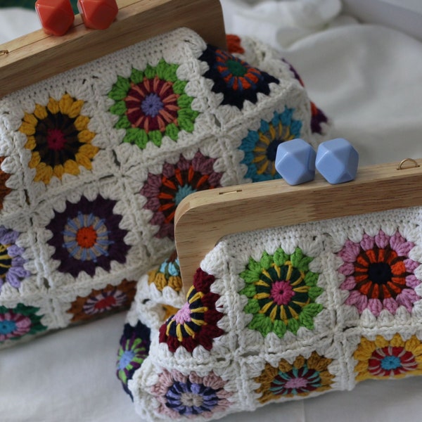 crochet vintage grannysquare clutch with wooden clasp, crochet purse kiss lock cream crochet bag evening bag, leather strap,mothers day gift