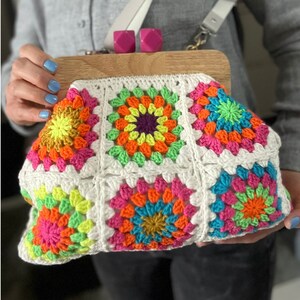 Clutch vintage de crochet con motivos Grandma Square en color marfil, bolso de crochet forrado con cierre de beso, elegante y con estilo, regalo para el día de la madre