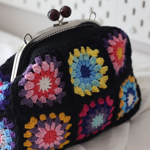 Crochet purse kiss lock, chic granny square pouch, small crochet bag with clasp, vintage crochet purse,Mother's day gift bag