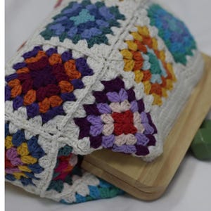 Clutch vintage de crochet con cierre de madera, bolso de crochet con cierre de beso color crema, bolso de noche de crochet, correa de cuero, regalo para el día de la madre