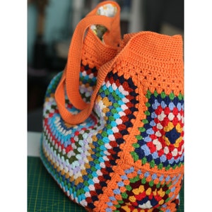 Kolorowa, szydełkowa, kwadratowa torba na ramię dla babci na plażę lub jako elegancka torba na zakupy w stylu retro, zielona, szydełkowa, kwadratowa torba dla babci, na Halloween