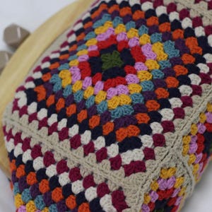 bolsa de crochê vintage grannysquare com fecho de madeira, bolsa de crochê kiss lock creme bolsa de crochê bolsa de noite, alça de couro, presente de dia das mães