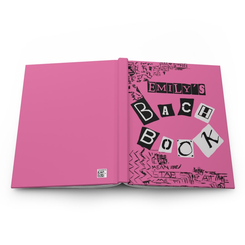 Puede incluir: Un libro rosa con el t&iacute;tulo "EMILY'S BACH BOOK" escrito en letras negras sobre fondo blanco. Las letras est&aacute;n recortadas y dispuestas en c&iacute;rculo.