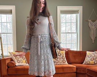 Vintage-Minikleid aus den 1960er Jahren, blau, gehäkelt, Größe XS oder S – Boho-Mod-Stil, verspielt und modern