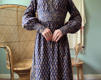 Vintage 1970s Block Printed Floral Caftan Indian Cotton Maxi Dress Size Small - Boho Prairie Style By India Imports of Rhode Island Adini