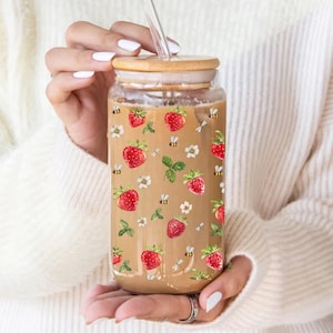 Strawberry glass cup, strawberry iced coffee, floral iced coffee cup, drink glass strawberry, strawberry daisy cup, strawberry themed gift