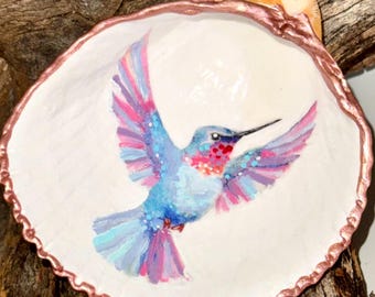 Large (~4-4.5” diameter), decoupage, and hand painted hummingbird on a real, cockle shell beachcombed along Florida’s gulf coast. Read below