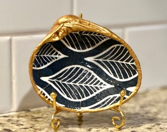 Decoupage black and white leaf design on a hand painted, real clam shell.