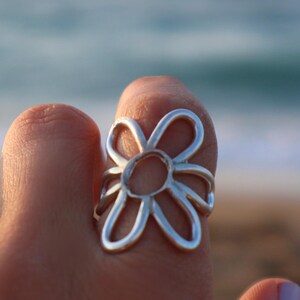 Sterling Silber Margarita Blumenring für Frauen, Gänseblümchen Schmuck, handgemachter Statement-Ring, Blumengeschenk für sie, Boho-Stil, Natur inspiriert