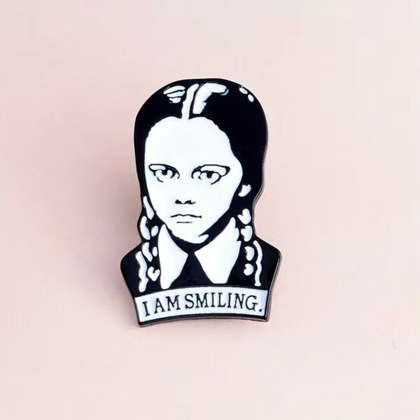 Broche de famille addams - Canada