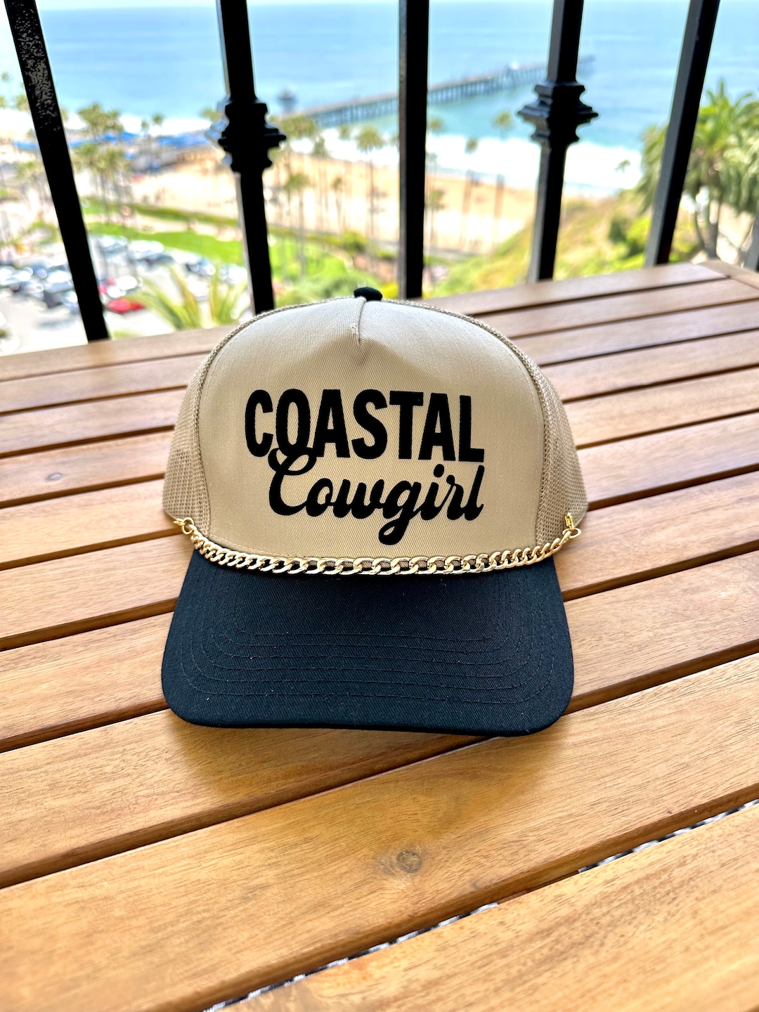 Coastal Hft Surf & Cars & Chicks Deep Red Trucker Cappello