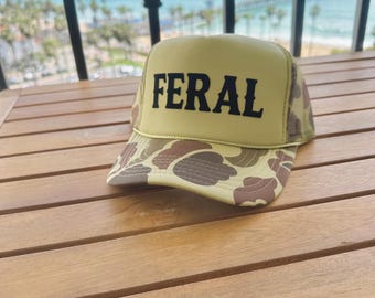 FERAL Camo Trucker Hat, uniseks SnapBack, Camouflage Trucker Hat