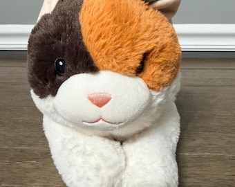 Peluche de gato calico suave y tierno