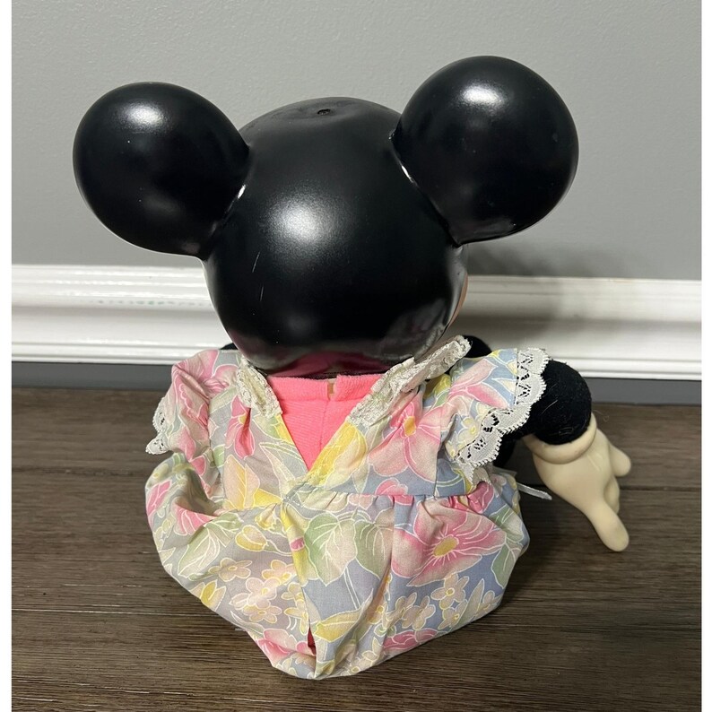 Marioneta de Minnie Mouse de Mattel, juguete de peluche vintage de Disney de los años 90 con vestido floral imagen 3