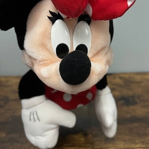 Vintage Applause Minnie Mouse in Red & White Polka Dot Dress Plush Hand Puppet